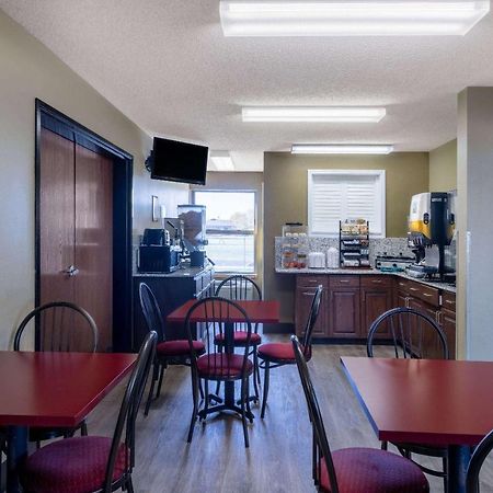 Super 8 By Wyndham Nixa/Springfield Area Hotel Bagian luar foto
