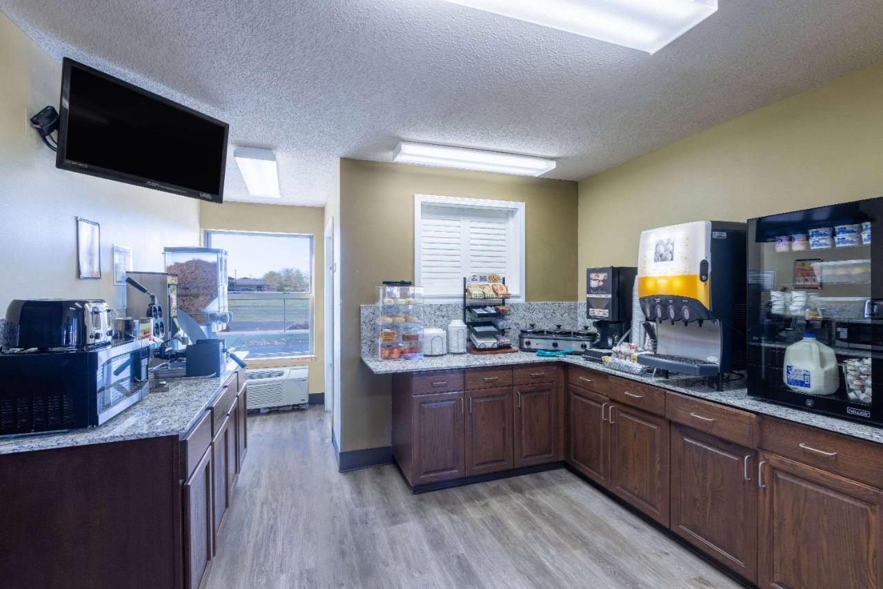 Super 8 By Wyndham Nixa/Springfield Area Hotel Bagian luar foto