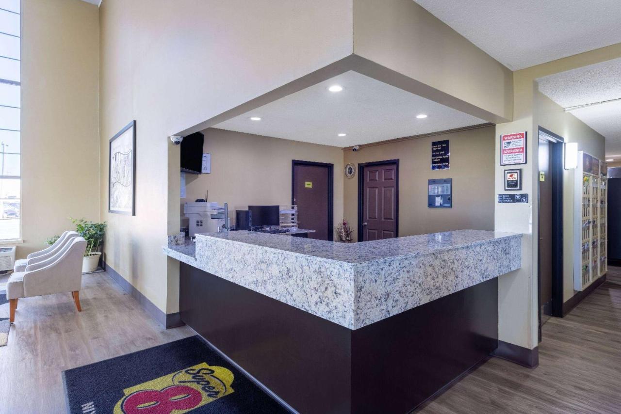 Super 8 By Wyndham Nixa/Springfield Area Hotel Bagian luar foto