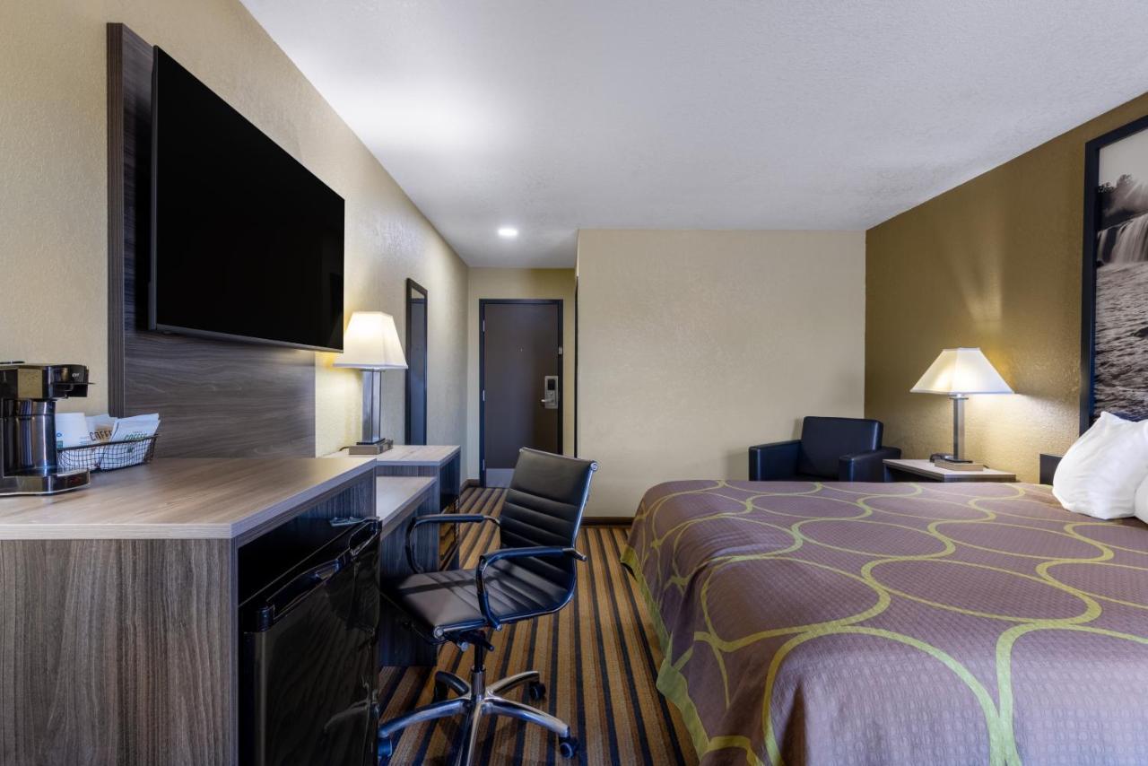 Super 8 By Wyndham Nixa/Springfield Area Hotel Bagian luar foto